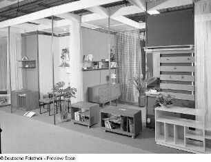 Ausstellungskojen mit Möbeln (1976; VEB Kleinmöbelwerke Karl-Marx-Stadt)