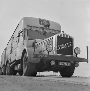 Bahlsen-Lastkraftwagen mit Anhänger