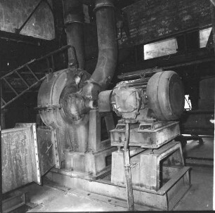 Uebigau-Wahrenbrück-Domsdorf. Brikettfabrik Louise (1882/1991 Kohleabbau; seit 1992 Technisches Denkmal). Pressenhaus (?). Technische Anlage