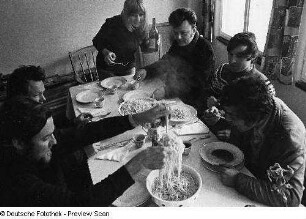 Essen mit Mitarbeitern der VEB Filmfabrik Wolfen
