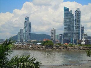 Panama-City - Hochhäuser im Geschäftsvirtel : Wohn-und Bürohochhäuser prägen das Stadtbild. Aufgenommen am 14. September in Panama-City