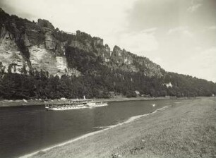 Sächsische Schweiz, Bastei vom gegenüberliegenden Elbhang gesehen, Dampfer "Meißen" (1885, Werft Blasewitz")