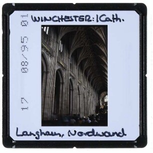 Winchester, Kathedrale : Innenansicht Langhaus Nordwand