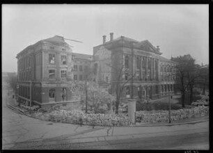 Dresden, Wettiner Platz, Gesamtansicht des teilzerstörten Wettiner Gymnasiums, heute Hochschule für Musik "Carl Maria von Weber"