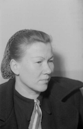 Porträts des Malers Horst Strempel und seiner Frau : Porträt von Erna Strempel