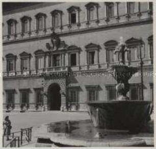 Rom, Michelangelos Palazzo Farnese, Front