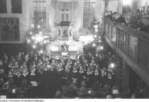 Dresden, Weixdorf. Dresdner Kreuzchor. Weihnachtskonzert mit Rudolf Mauersberger in der Dorfkirche, Dezember 1945?