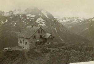 Lechtaler Alpen. Ansbacher Hütte gegen den Riffler (3160 m)