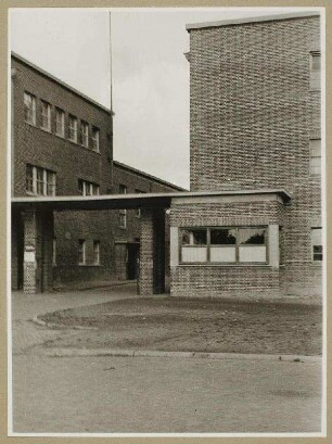 Kiel - Neue Universität, alter ELAC-Eingang