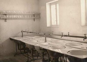 Schellerhau (Altenberg-Schellerhau). Schullandheim des Meißner Realgymnasiums. Waschraum