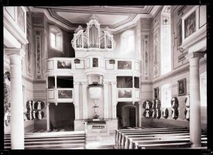 Evangelische Kirche innen nach Osten