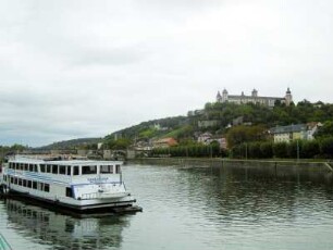 Würzburg: Stadtansicht: Alte Mainbrücke, Käppele, Festung Marienberg