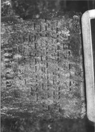Grabstein 53 (Index: 100112257) Material: Sandstein Zustand: verwittert Maße HxBxT: 50x26x19 cm Beschreibung: Obelisk, getreppter Sockel: Grabstein 53A