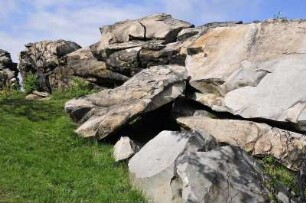 Harzvorland - Teufelsmauer : Zu den sehenswertesten Naturdenkmalen im nördlichen Harzvorland gehört die bis zu zwanzig Meter hohe "Teufelsmauer" bei Weddersleben. Aufgenommen am 12. Mai 2010