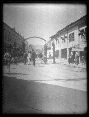 Straßendekor. anläßl. d. Besuchs von König Achmed Zogu, Skutari, Albanien, 1929