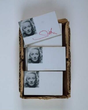 Autogrammblöcke mit Porträt von Marlene Dietrich (Archivtitel)