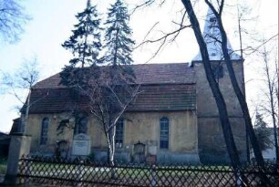 Dorfkirche mit Kriegerdenkmal für Gefallene 1. WK