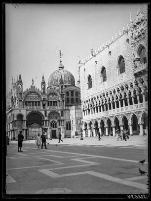 Dogenpalast dahinter die Kirche San Marco.