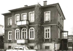 Dresden-Neustadt, Nordstraße 5. Wohnhaus (1851/1900). Straßenansicht mit Einfriedung