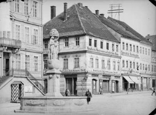 Bischofswerda, Marktplatz mit Paradiesbrunnen und Rathaus
