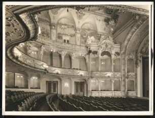 Theater am Schiffbauerdamm (auch: Neues Theater, Berliner Ensemble), Berlin: Ansicht Zuschauerraum und Proszenium