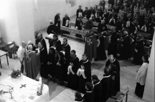 Freiburg: Konviktskirche, Eucharistiefeier, von oben, mit Erzbischof Dr. Schäufele