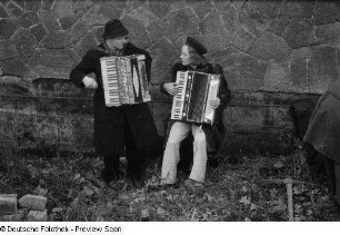 Zwei Personen beim Musizieren