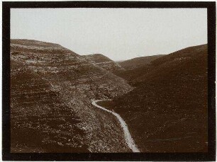 w. [wadi] gihar n. O. v. d Höhe [Wadi el jihar]