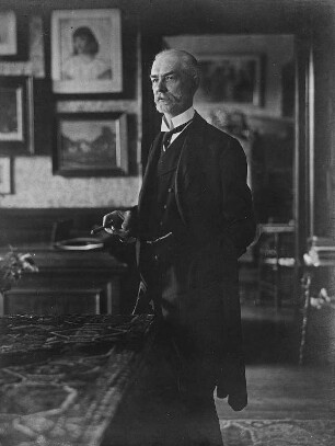 Der Kunsthistoriker Woldemar von Seidlitz in seiner Wohnung