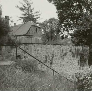 Lengenfeld-Plohn. Rittergut Plohn (nach 1804), auch Burg Plohn (nach 1633). Ringmauer. Parkseite