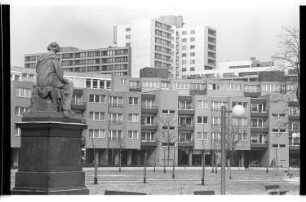 Kleinbildnegativ: am Mehringplatz, 1976