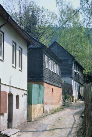 Häuserzeile am Friedhof