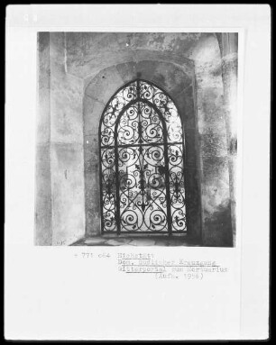 Gitterportal zum Mortuarium im Südflügel