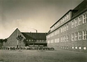 Volksschule, Brandenburg, ohne Datum
