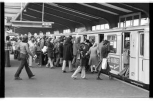 Kleinbildnegativ: U-Bahnhof Kottbusser Tor, 1976