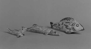 Fisch und Hecht sowie Karpfen als Sparbüchsen. Fayence, bemalt, glasiert (1. V. 20. Jh.; K. Feuerriegel). Museum im Schloß Frohburg V 495/95, V 496/95, V 497/95
