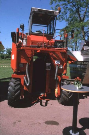Fotografie: Gartenbautechnik-Freiland, Geräteträger, Weinbau