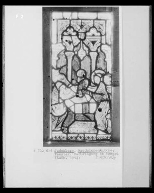 Südliches Chorfenster mit Szenen aus dem Marienleben und Aposteln — Darbringung Christi im Tempel