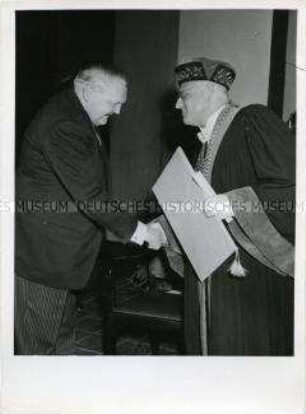 Die TU Berlin verleiht Ludwig Erhard die Ehrendoktorwürde