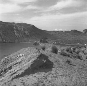 Vulcano, Blick über die Insel mit einzelnen Häusern