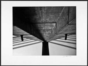 Die Fleher-Brücke zwischen Düsseldorf und Neuss (Autobahnbrücke über den Rhein)