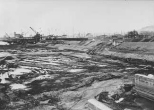 Kanalhafen unterhalb neuer Eisenbahnbrücke Heilbronn