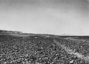 Steinwüste : Blick in eine steinige Wüstenlandschaft