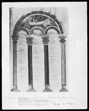 Reichenauer Evangeliar — Kanontafel mit einer Miniatur im Bogen, Folio 13recto