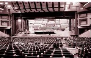 Berlin: ICC; Journalistengruppe Baden-Württemberg; Bühnensaal mit hochgeklapptem Auditorium