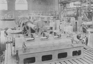 Kompressorloser Dieselmotor, Grundplatte beim Ausbohren (Deutz, Köln) : Technikgeschichte | Maschinenbau | Kraftmaschinen | Dieselmaschinen