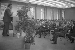 Internationales Symposium für strömungsbedingte Bauwerkschwingungen in Karlsruhe