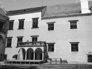 Schloss — Hof