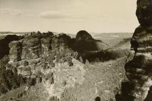 Sächsische Schweiz. Winterstein (Hinteres Raubschloss). Rechts dahinter Großer Teich-Stein. Blick vom Vorderen Pechofenhorn