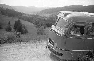 Bärental: Postbus mit Blick zum Feldberg